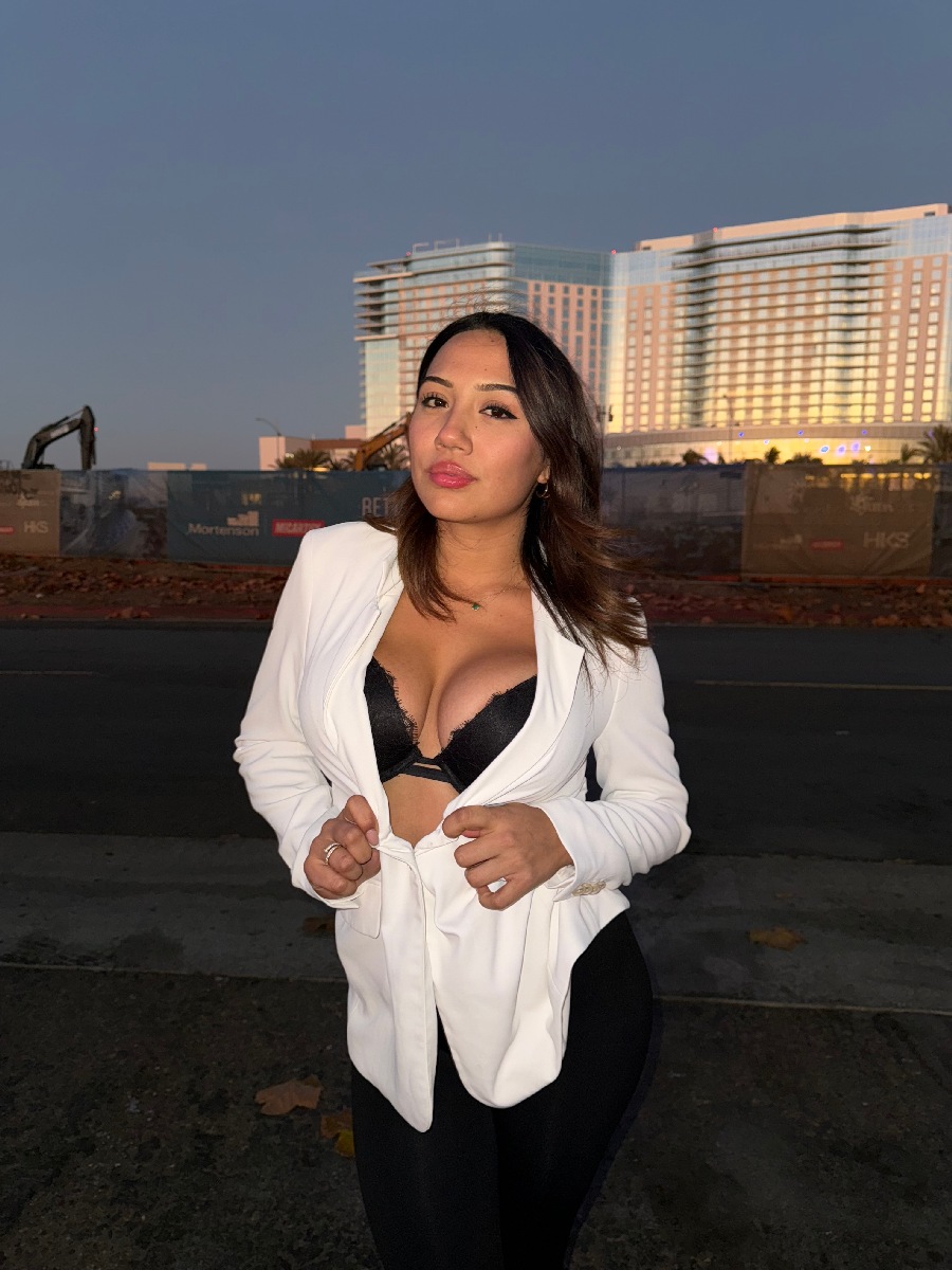 Take a pause and enjoy Ali Cruz — streaming from Yichun