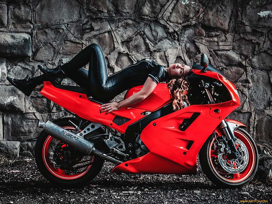 Beautiful girl Beautiful girls and motorcycles in Yichun