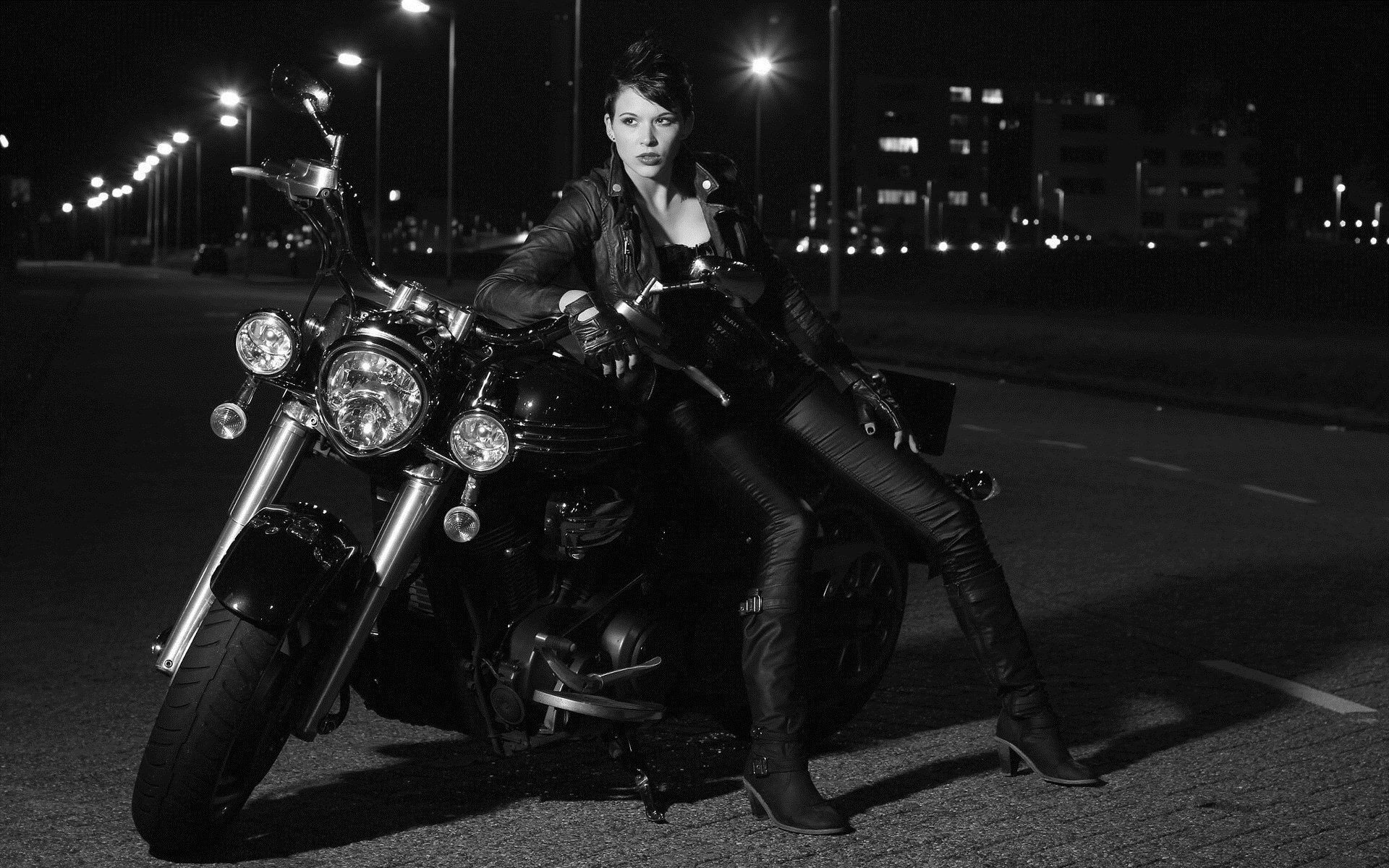Photo Beautiful girls and motorcycles in Yichun
