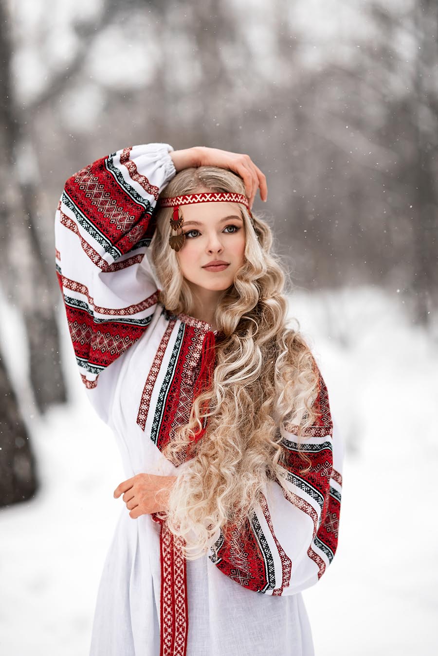 Slavic girls’s look of the day — catch her live in Yichun