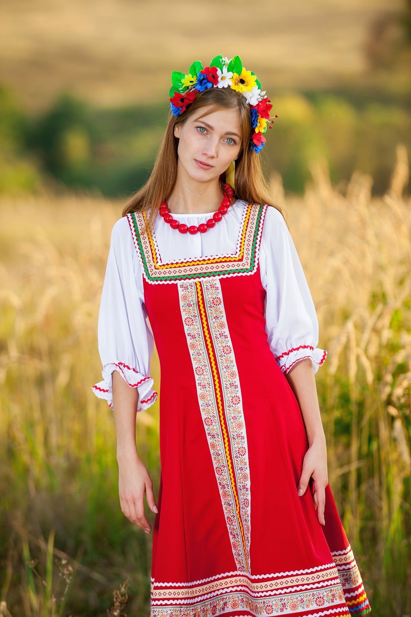 Women in Slavic costumes in Yichun — step in, relax, and chat live