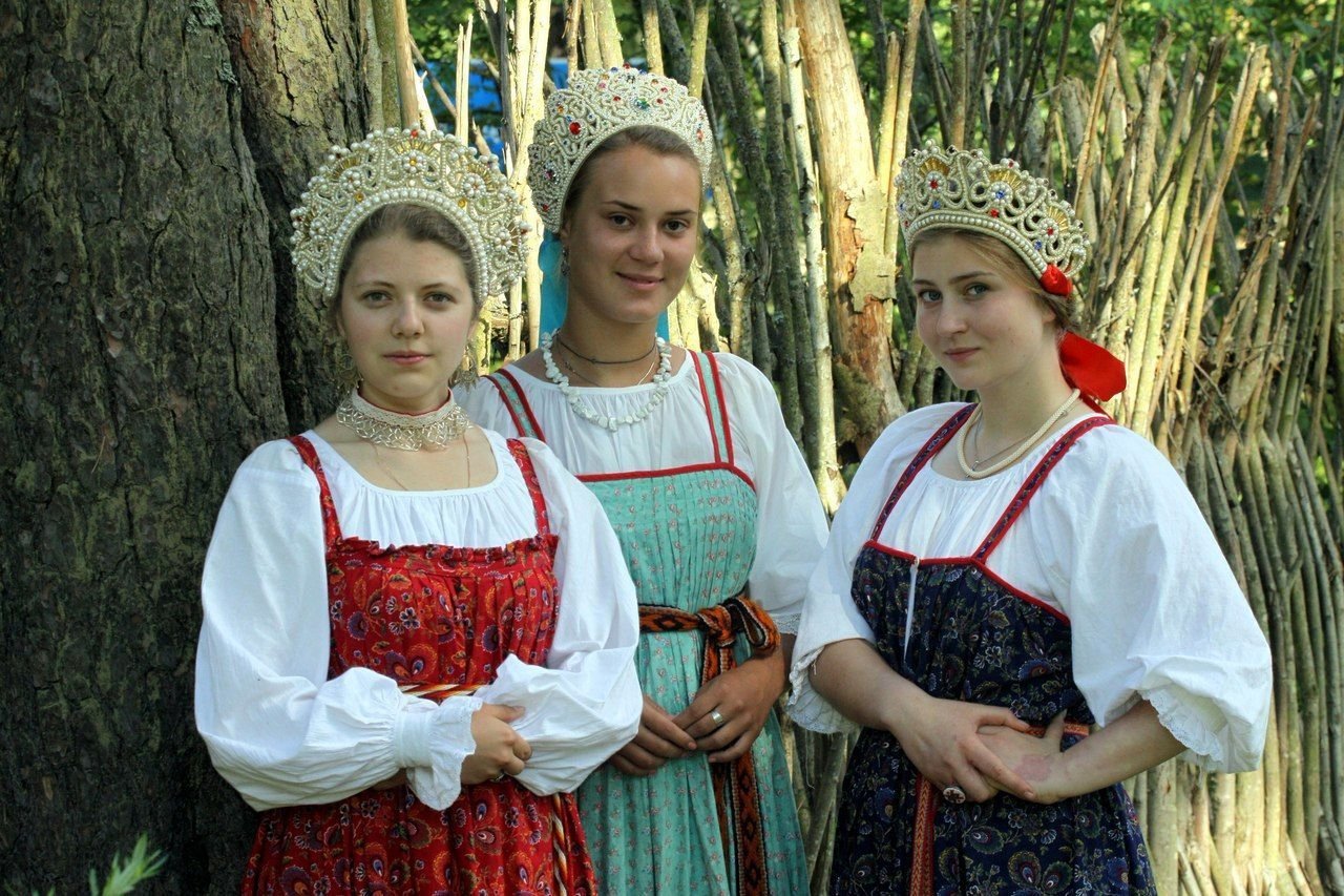 Sexy model Girls in Slavic costumes in Yichun