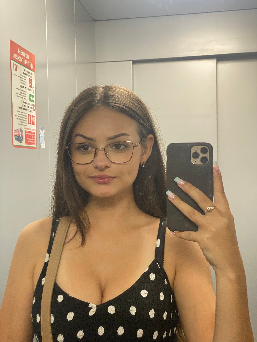 Sexy model Stacy in Yichun